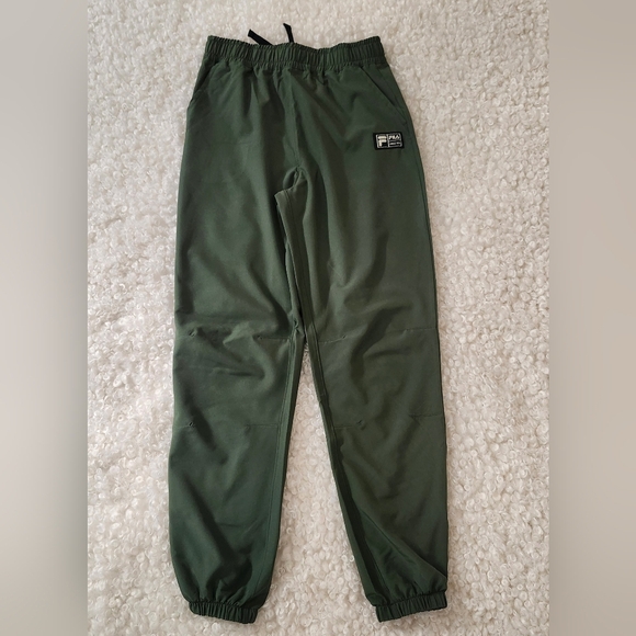 BNWOT Fila Kids' Youth Olive Green Leitweight Jogger Pants  Size US 14–16 Activ - Picture 6 of 10